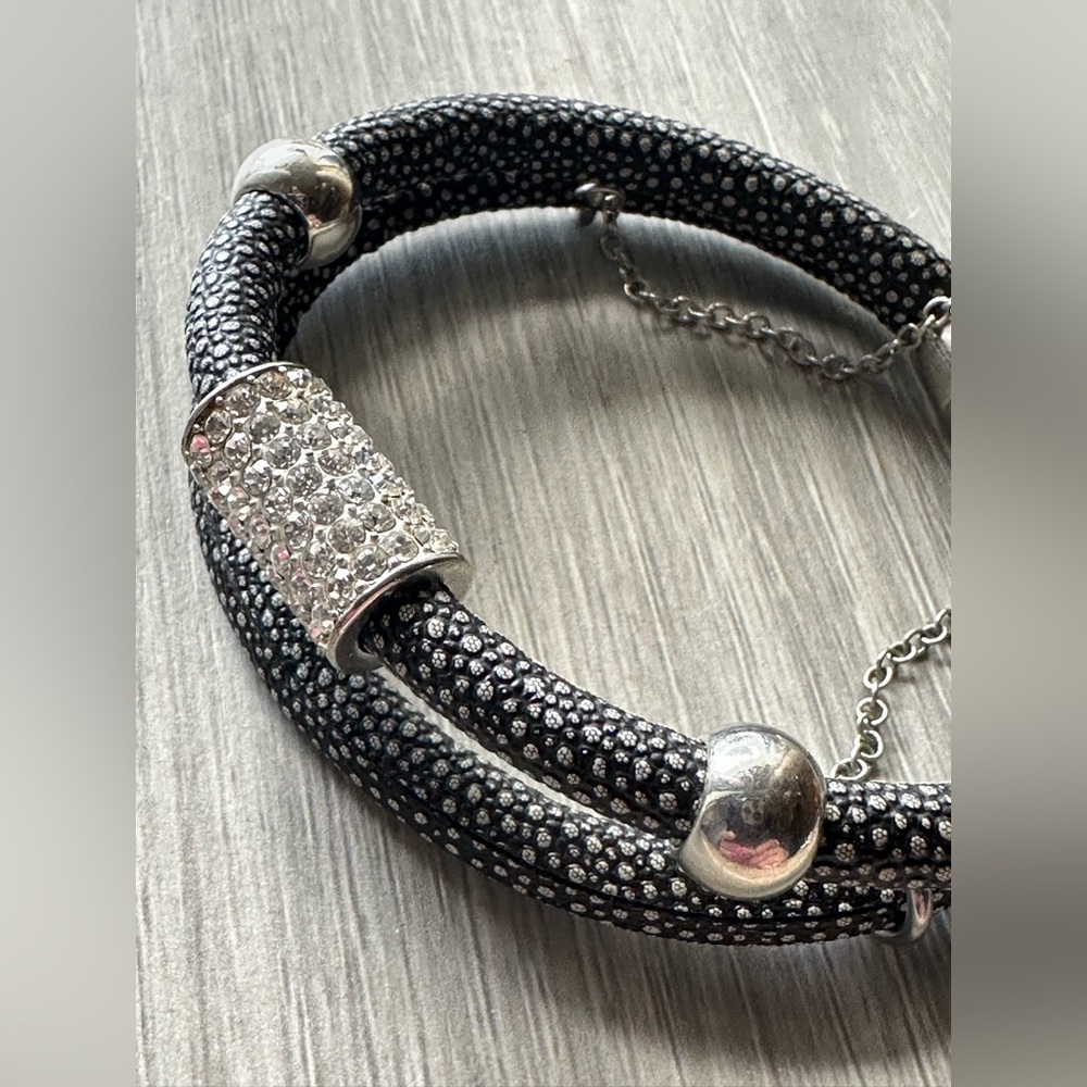 Peermont Black Vegan Stingray Leather & Australian Crystal Bracelet